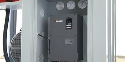 Moteur à aimants permanents à fréquence variable